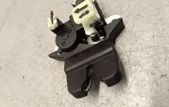 Hyundai i40 Loading door lock 