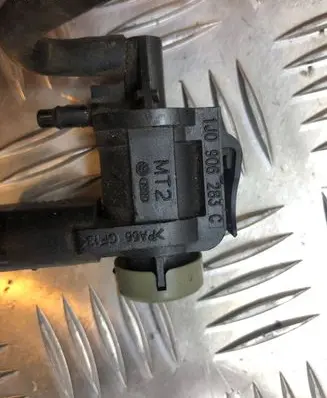 Audi A6 S6 C5 4B Vacuum valve 1J0906283C