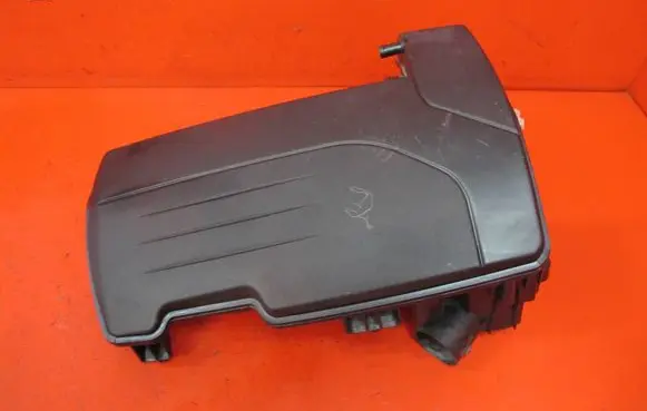 Renault Clio IV Air filter box 8200517765 H8200341099