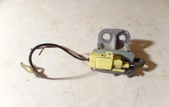 Infiniti G20 Airbag deployment crash/impact sensor