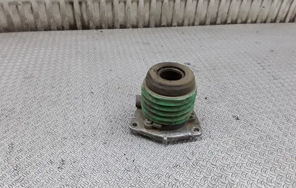 Opel Omega B1 Clutch release bearing slave cylinder 90465484