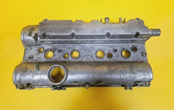 Opel Zafira A Rocker cam cover 24417248