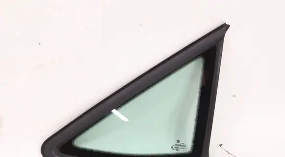Volkswagen Touran III Rear side window 5785752