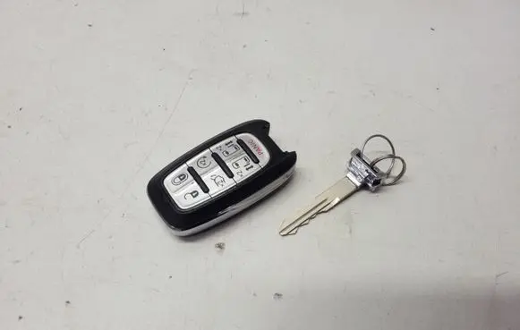 Chrysler Pacifica Ignition key/card 