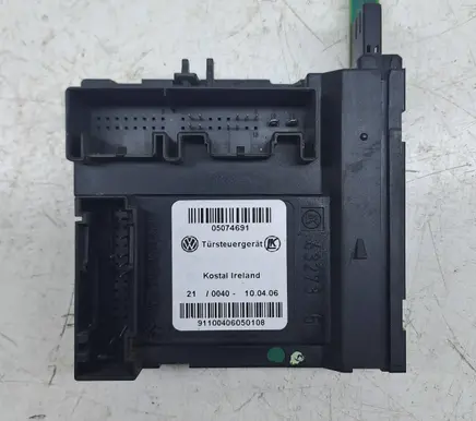 Audi A3 S3 8P Rear door window regulator motor 05074691