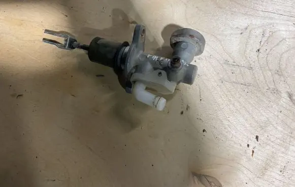 Nissan Pathfinder R51 Clutch master cylinder 