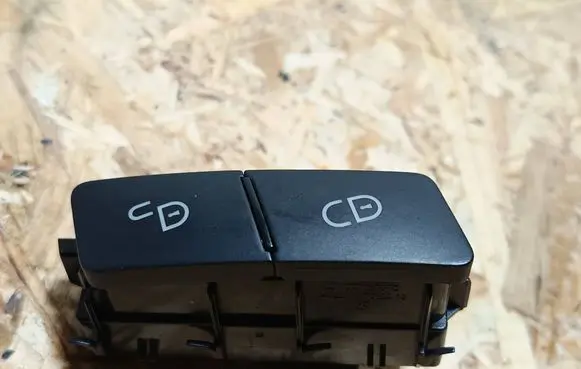 Mercedes-Benz CLS C218 X218 Central locking switch button A2048706410 03151610