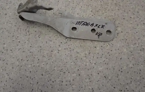 Suzuki Grand Vitara I Engine bonnet/hood hinges 