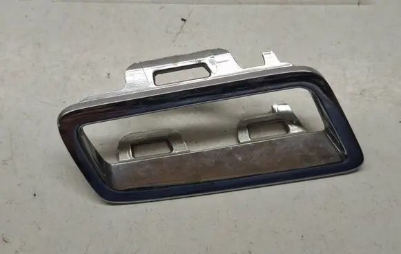 Mercedes-Benz GLA W156 Front bumper upper radiator grill 1568881600 A1568881600