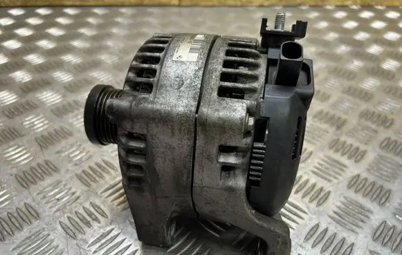 BMW 5 F10 F11 Generator/alternator 7605061