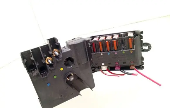 Mercedes-Benz CLS C219 Fuse module A2115461241
