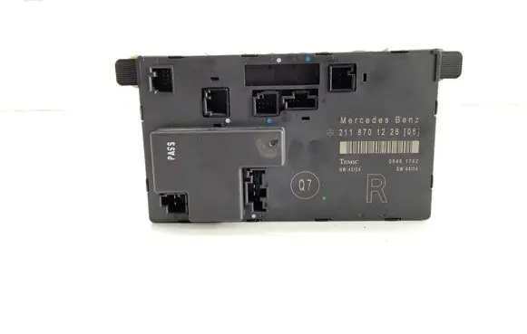 Mercedes-Benz E W211 Door control unit/module 2118701226 00401702