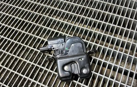 Renault Clio IV Tailgate lock latch 905039428R 40557160