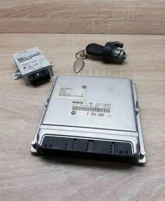 BMW 5 E39 Engine ECU kit and lock set 2354096 8382454