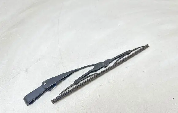 Honda CR-V Rear wiper blade arm C9663