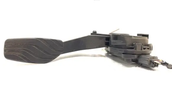 Accelerator throttle pedal