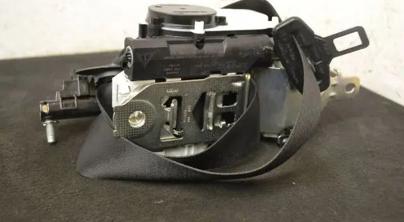 Mercedes-Benz GL X166 Front seatbelt a1668601400