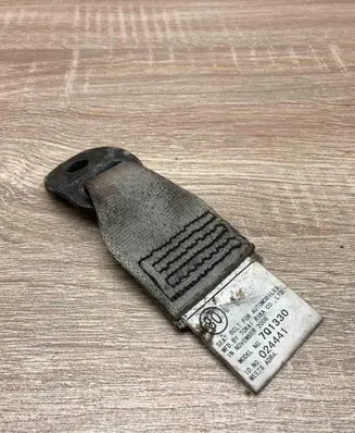 Toyota Avensis T220 Rear seatbelt 7Q1330 024441