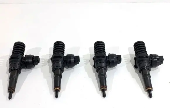 Volkswagen Golf V Fuel injectors set 038130073AG