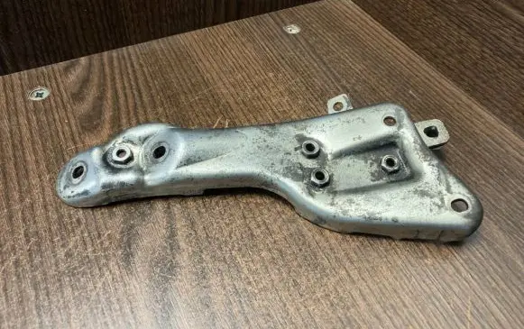 Mercedes-Benz Vito Viano W639 Engine mounting bracket 6510901041
