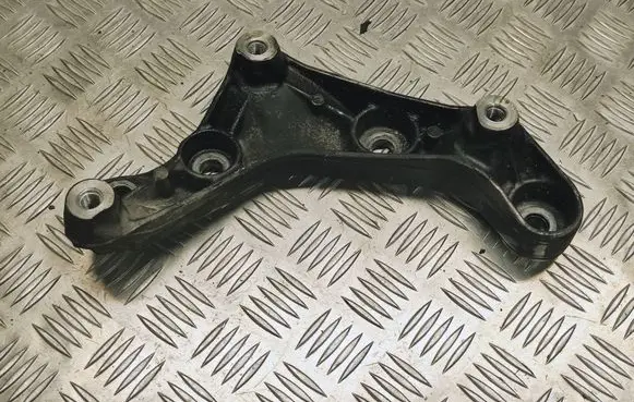 Mercedes-Benz GLK (X204) Engine mounting bracket A2720140295