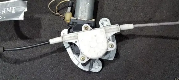 Renault Megane I Front door window regulator motor 0130821721