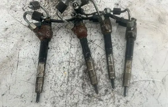 Volkswagen Polo V 6R Fuel injectors set 0445110473