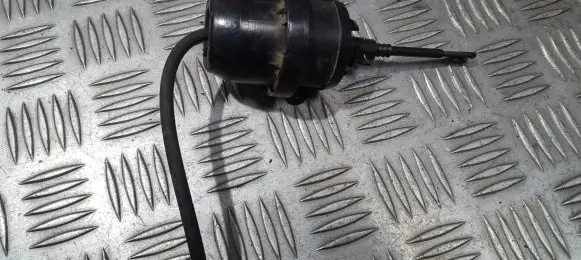 Volkswagen PASSAT B4 Valve vacuum 23835698