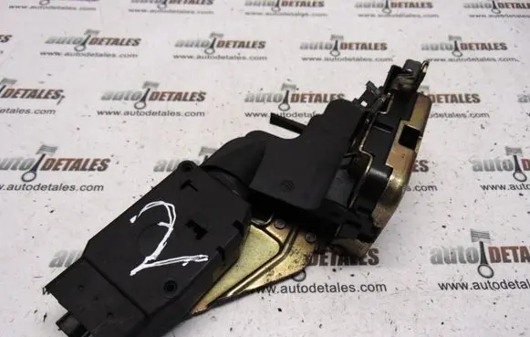 Mitsubishi Carisma Front door lock