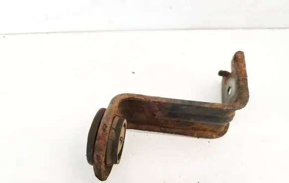 Toyota Avensis T270 Radiator mount bracket