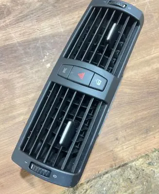 BMW 1 E81 E87 Dash center air vent grill 7059189