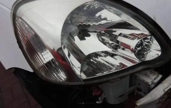 Toyota Yaris Headlight/headlamp