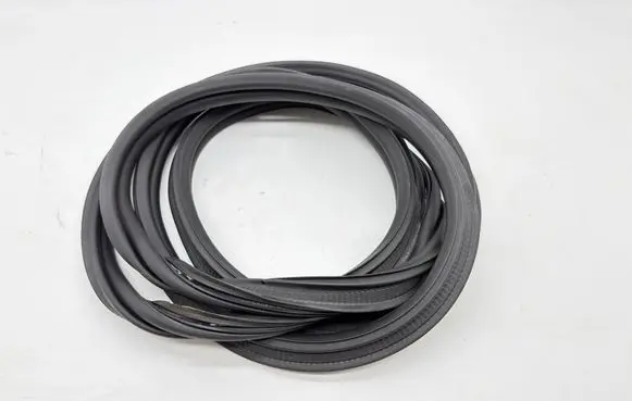Chrysler Pacifica Trunk rubber seal (body)
