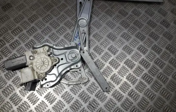Toyota Avensis T250 Sliding door window regulator with motor