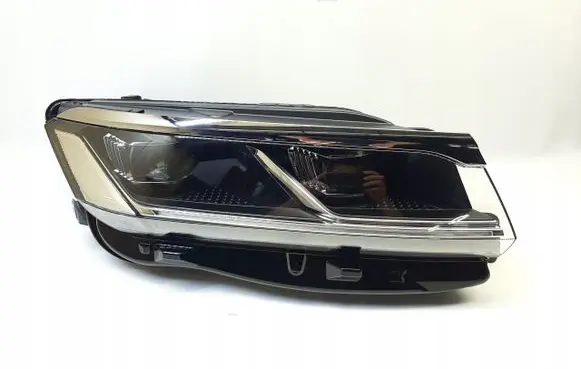 Volkswagen Touareg III Headlight/headlamp 761941036