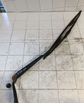 Skoda Octavia Mk1 (1U) Front wiper blade arm
