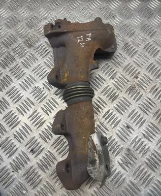 Toyota Avensis T220 Exhaust manifold
