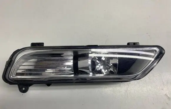 Volkswagen PASSAT B7 Front fog light 176623