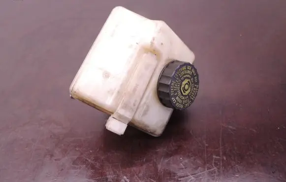 Volvo XC90 Brake fluid reservoir 03350886151 D38