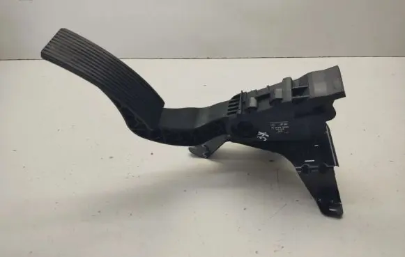 Mercedes-Benz A W176 Accelerator throttle pedal A2463001804