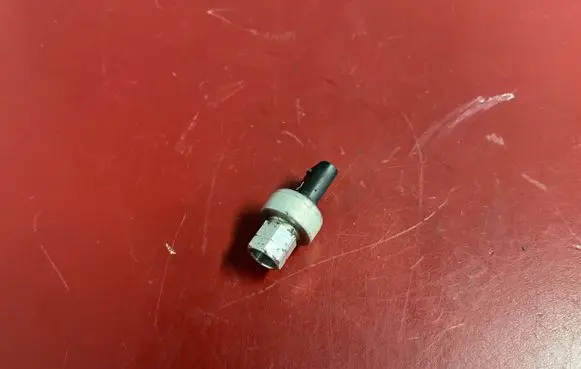 Chrysler Town u0026 Country V Air conditioning (A/C) pressure sensor 68156982AA