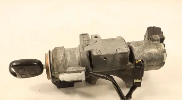 Toyota Avensis T250 Ignition lock 736661A