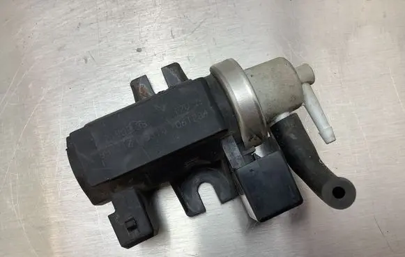 Opel Insignia A Turbo solenoid valve 72190338 06T284 8972183310