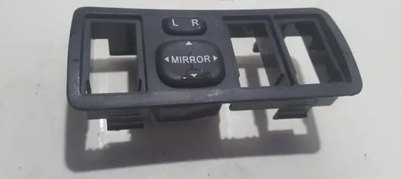 Toyota Corolla Verso E121 Wing mirror switch 183574