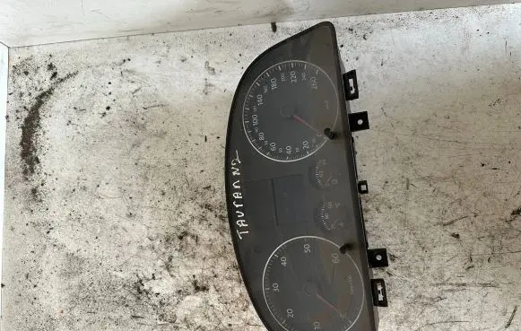 Volkswagen Touran I Speedometer (instrument cluster) 110080217015