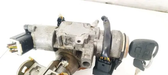Toyota Avensis T250 Ignition lock 736661A 8978305010