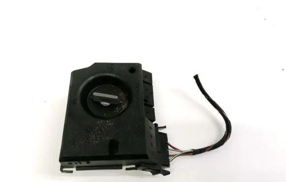 Audi 100 S4 C4 Tail light bulb cover holder THK81