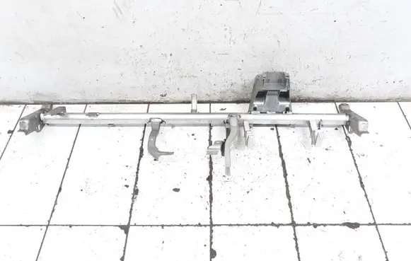 Mercedes-Benz CLS C218 X218 Dashboard cross member/frame bar 204628156