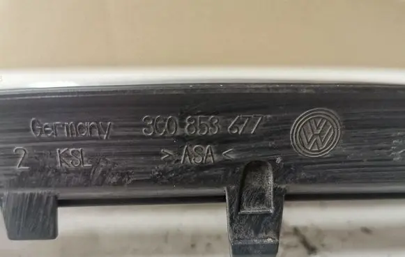 Volkswagen PASSAT B6 Front bumper lower grill 3C0853677