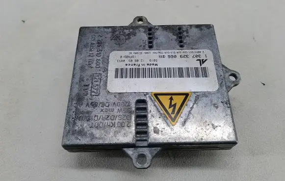 Audi A3 S3 8P Voltage converter/converter module 1307329066